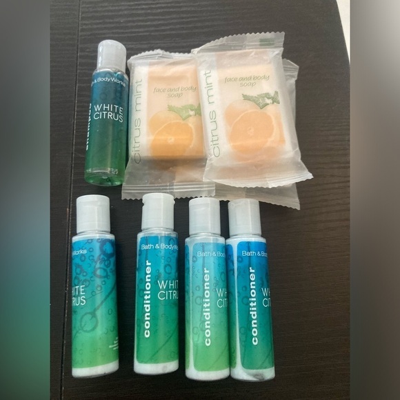 4/$25 Bath & Body Works White Citrus travel set. Includes 1 shampoo & 4 cond. - Picture 1 of 3